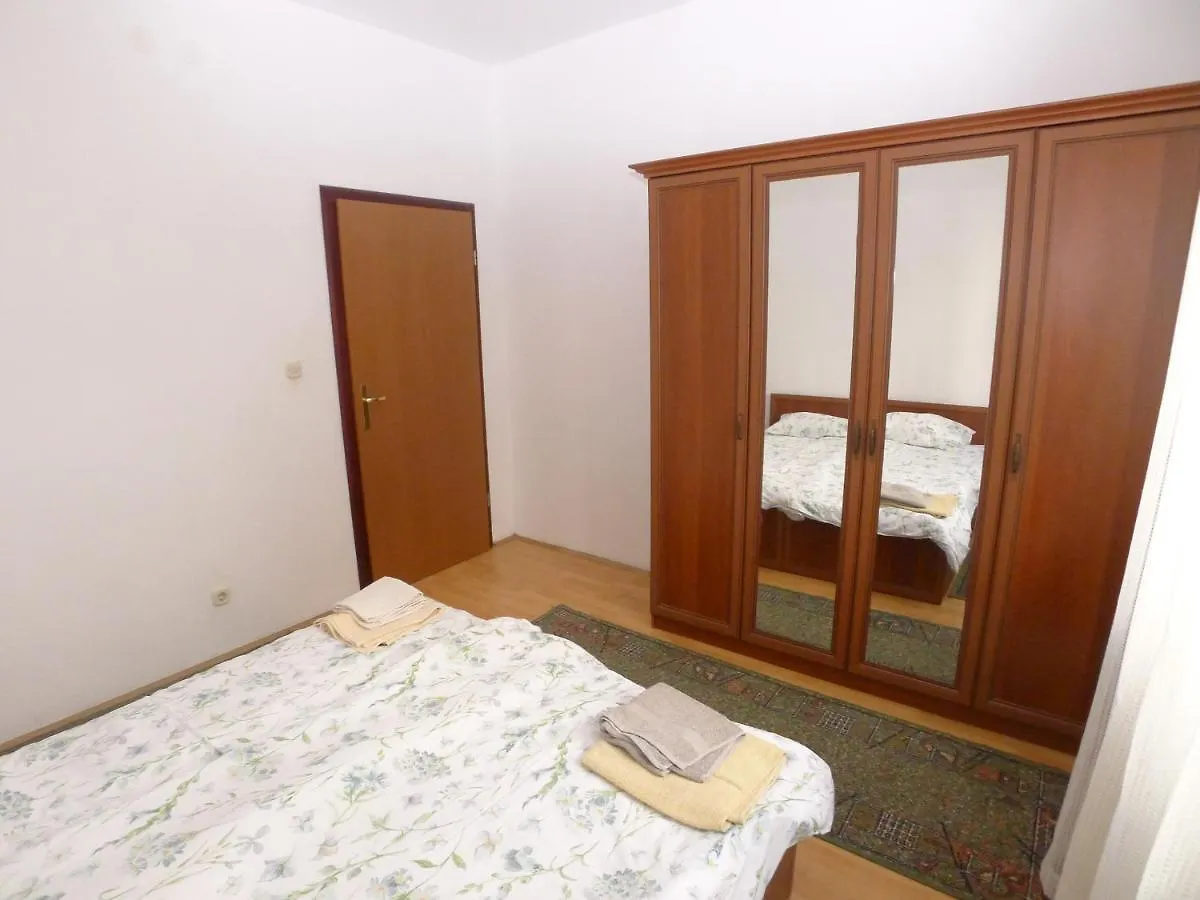 Apartment Sunshine Pula 0*,